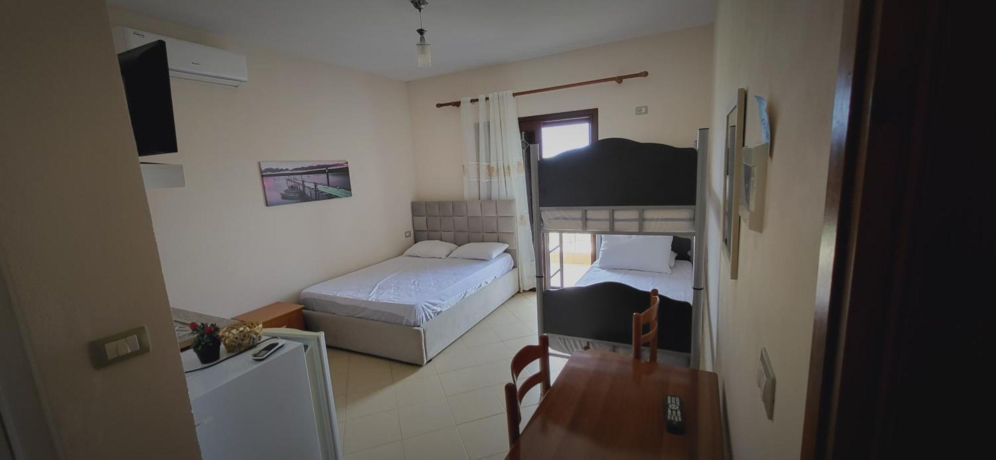 Hotel Eglent'S Tourist House Sarandë Pokoj fotografie
