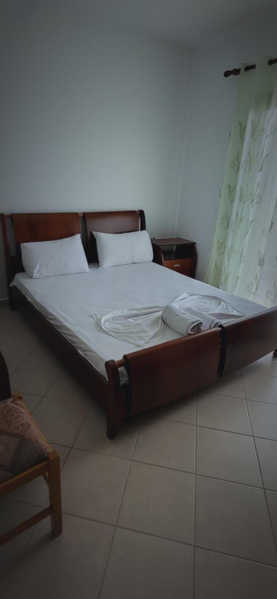 Hotel Eglent'S Tourist House Sarandë Pokoj fotografie
